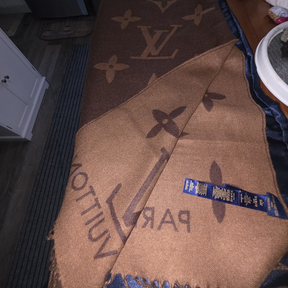Louis Vuitton Brown Monogram Scarf. Unisex. NWOT. 100% Cashmere - Picture 4 of 6
